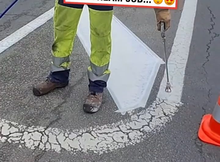 Renewal of road signs