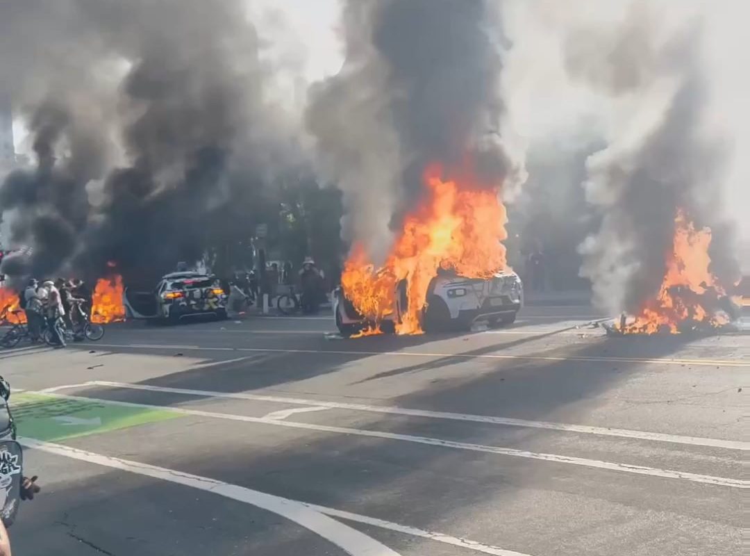 Several self-driving Waymo cars were set on fire and destroyed in Los Angeles, each costing over $250,000 😳