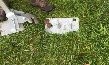 She use this stake remover so easy