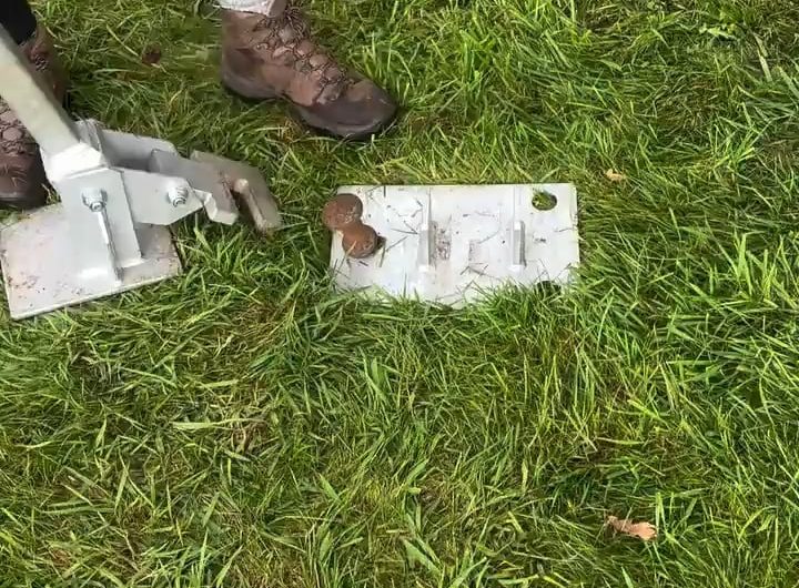 She use this stake remover so easy