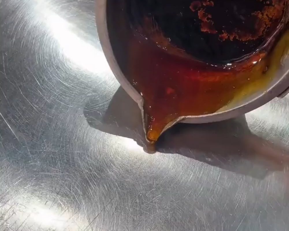 Smooth candy pouring
