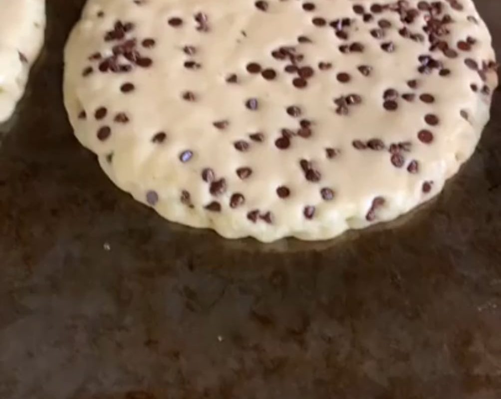 Smooth pancake and egg flipping