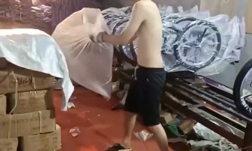 Smoothly Bagging a Bicycle for Delivery