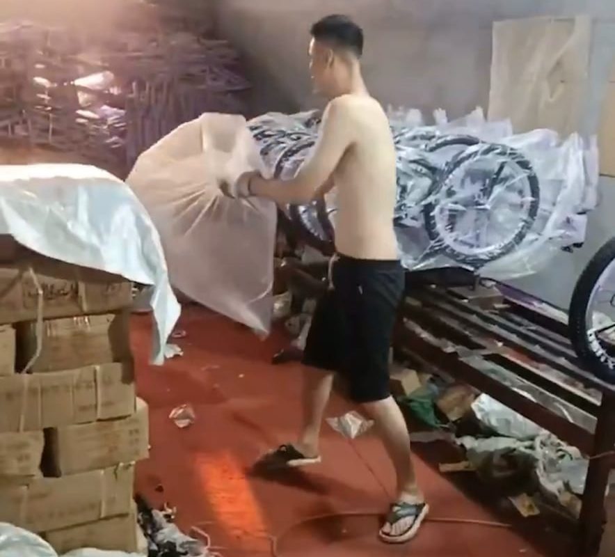 Smoothly Bagging a Bicycle for Delivery