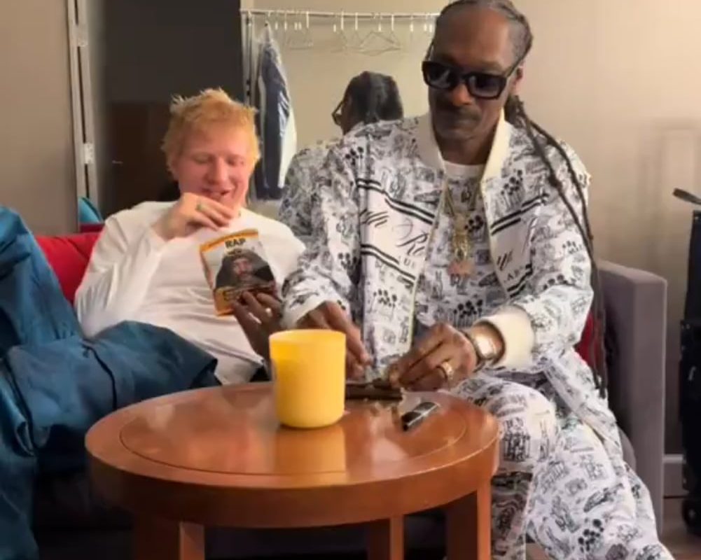 Snoop Dogg rolled a blunt in 15 seconds to smoke with Ed Sheeran 😭