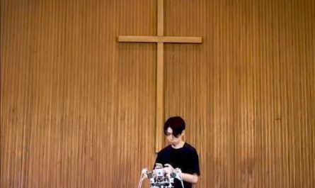 Spinning threads at high speed