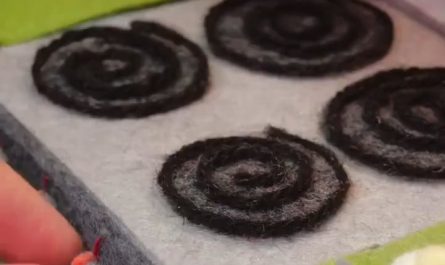 Stop-motion felting cooking