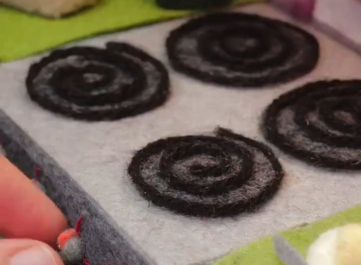 Stop-motion felting cooking