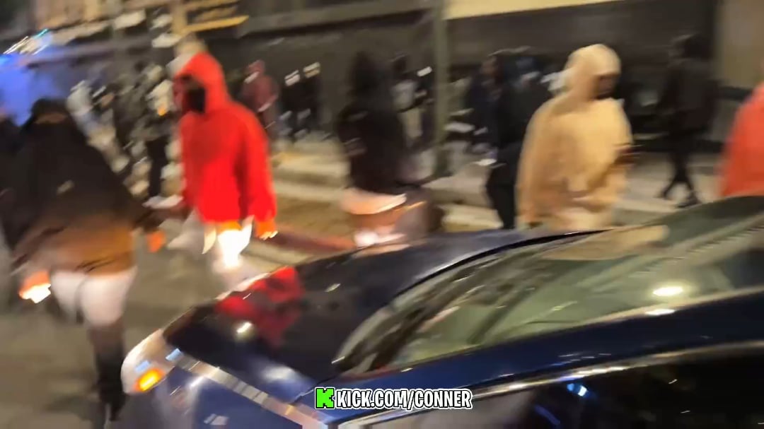 Streamer recording a jewelry store being looted last night in LA was jumped by the looters for filming 👀