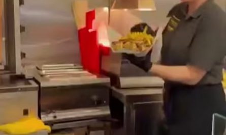 Surprise your girl with an amazing bouquet