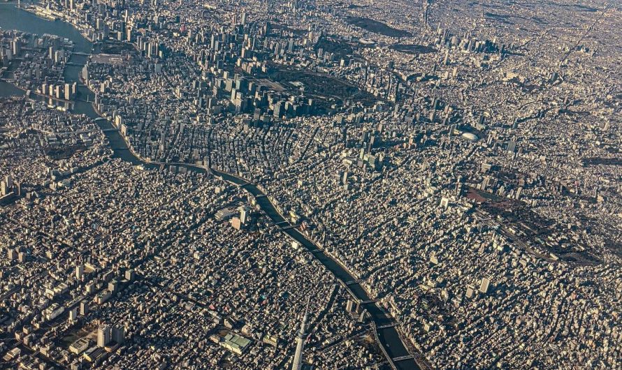 The scale and size of Tokyo (42 mil)