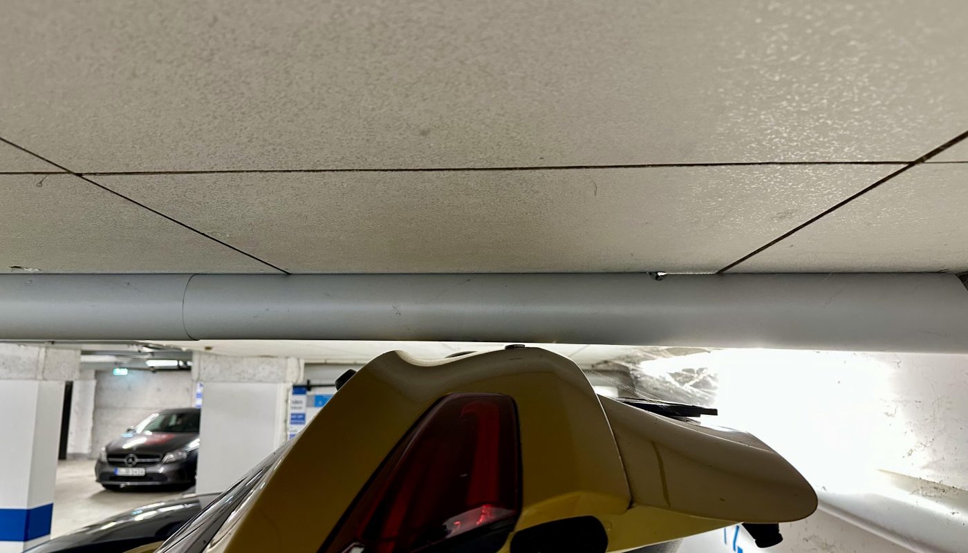 The space between my trunk door and the ceiling(pipe) of the park garage