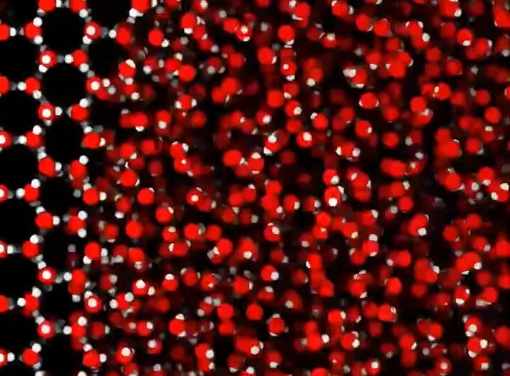 The transformation of water into ice visualized on a molecular level