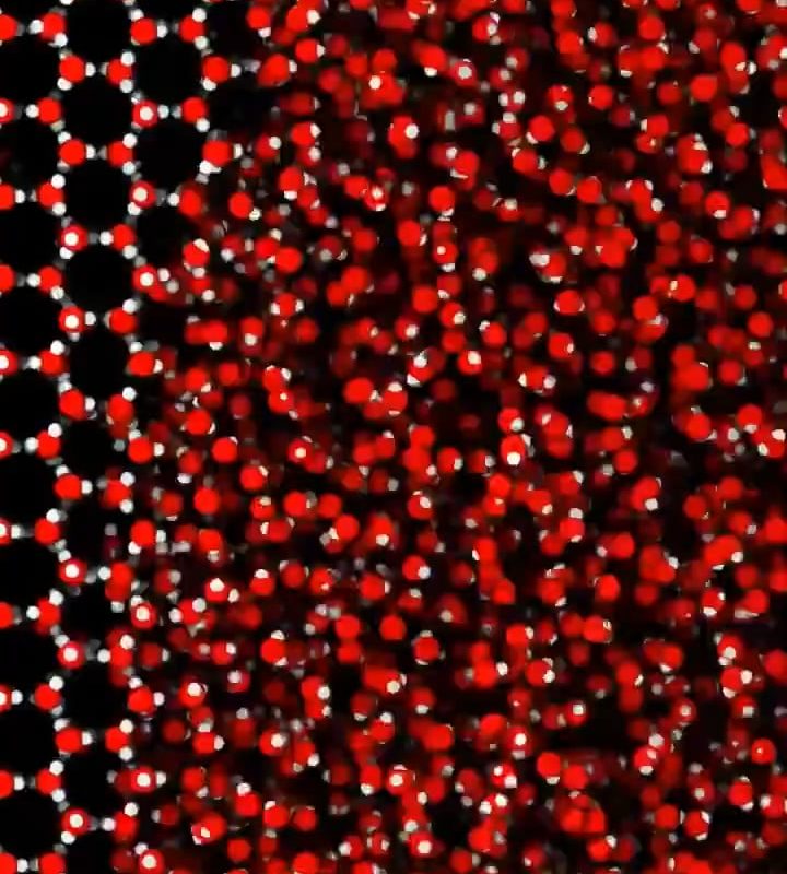 The transformation of water into ice visualized on a molecular level