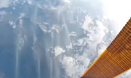 The view of Earth 🌍 seen by an astronaut 🧑‍🚀 while performing maintenance outside the International Space Station — absolutely breathtaking.