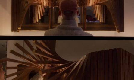 The way this cabinet door opens and closes