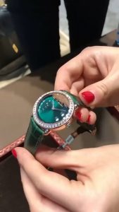 This Cartier Panthère displays a panther's head appears using 900 golden beads.