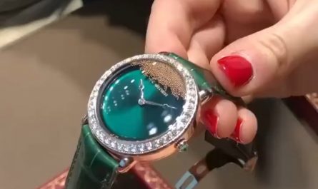 This Cartier Panthère displays a panther's head appears using 900 golden beads.