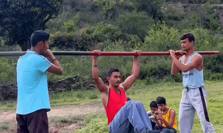 This guy doing pull ups…