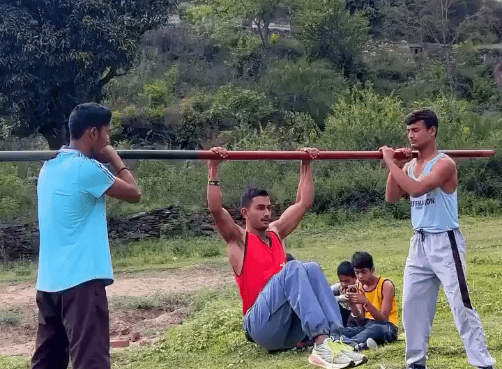 This guy doing pull ups…
