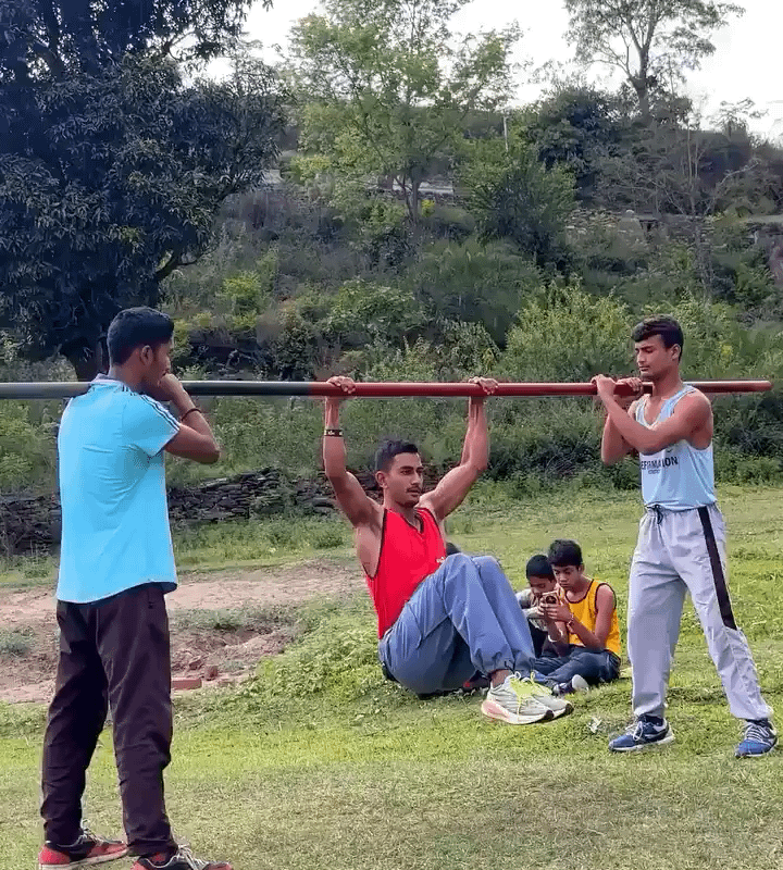 This guy doing pull ups…