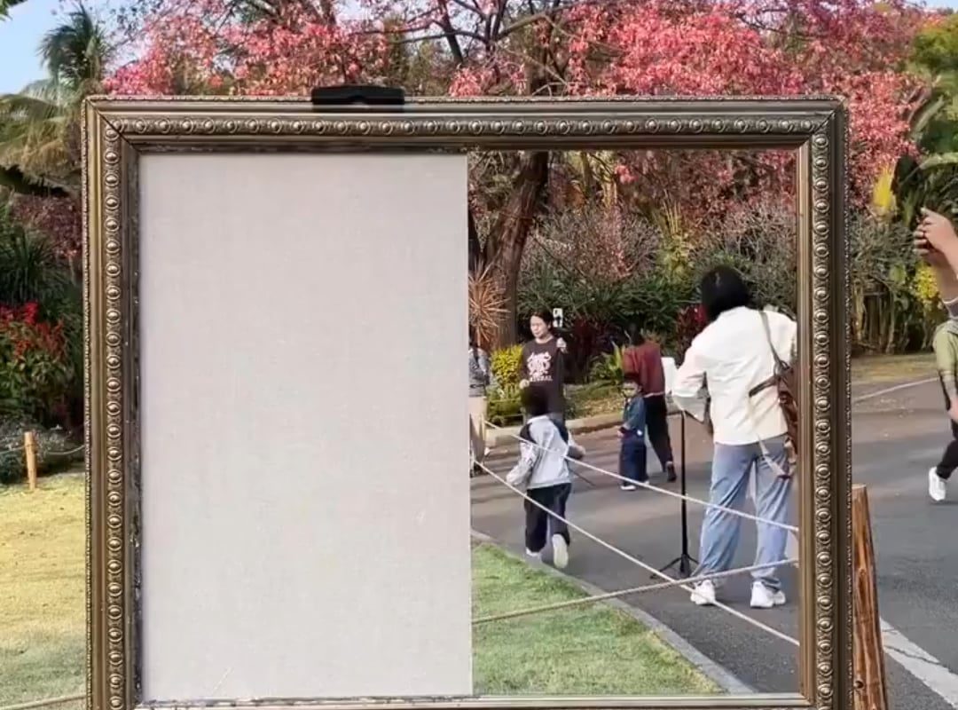 This guy made the Painting just as the real scenery that it's truly hard to differentiate which one is real