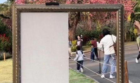 This guy made the Painting just as the real scenery that it's truly hard to differentiate which one is real