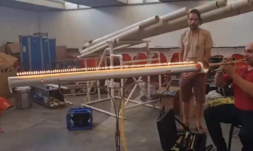 This is Ruben’s tube. Invented in 1904. It shows sounds waves using flames.