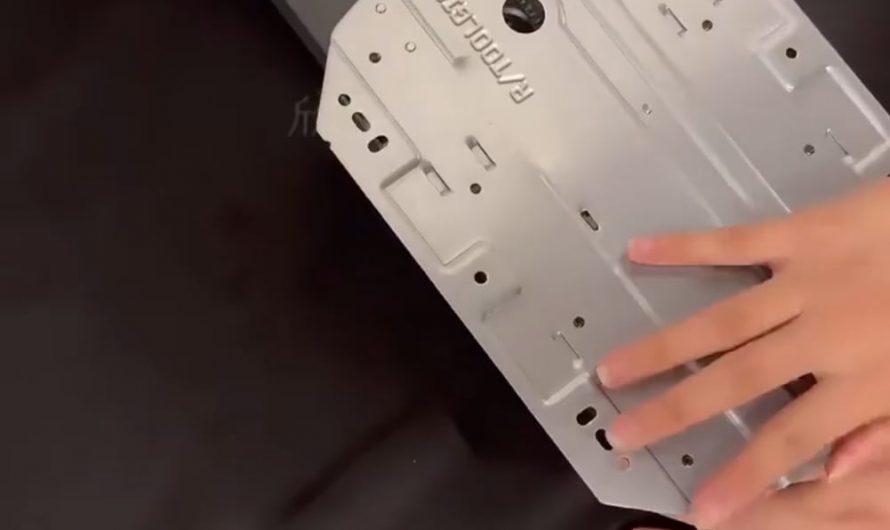 This rotating cabinet hinge