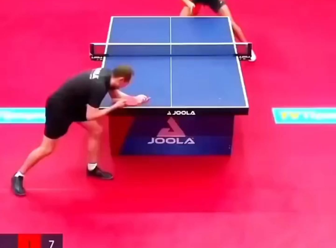 This table tennis match between professionals is amazing