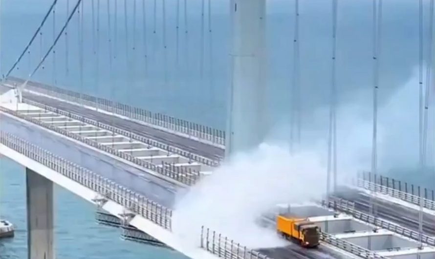 This truck was equipped with an jet turbine for clearing ice, reaching a maximum temperature of 800℃.