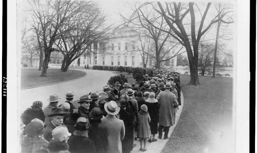 Thousands waiting in line for WH reception, 1 of January 1927