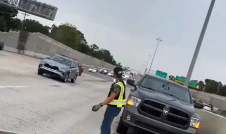Tow truck driver shows how dangerous it is to tow on the highway. ⚠️