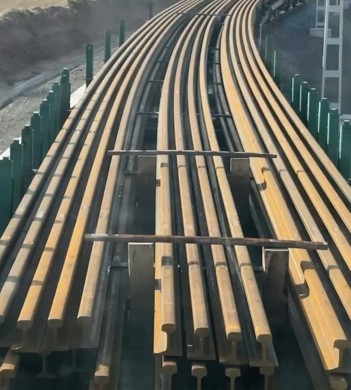 Transporting railroad rails