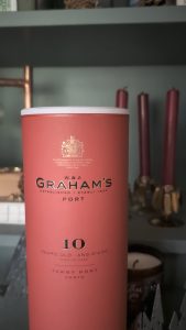 Two drinks tubes fitting together