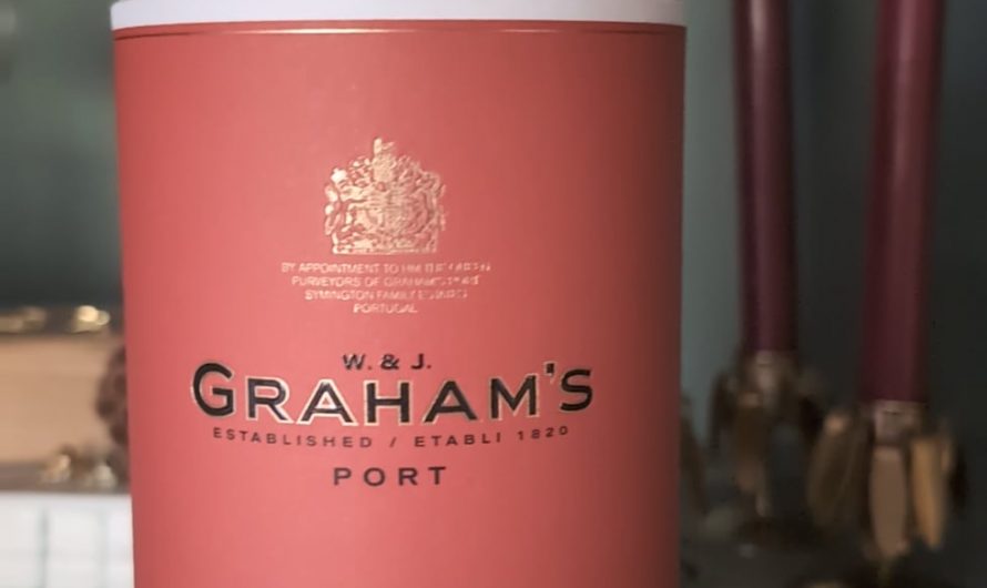 Two drinks tubes fitting together