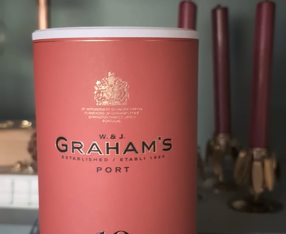 Two drinks tubes fitting together