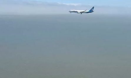 Two planes landing simultaneously on parallel runways at the same airport — perfectly timed.