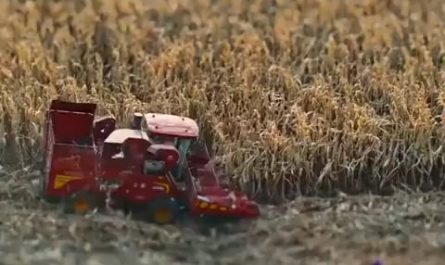 Using tilt-shift photography makes a real farm look like toys