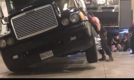WWE Braun strowman lifts Heavy truck. 🙌