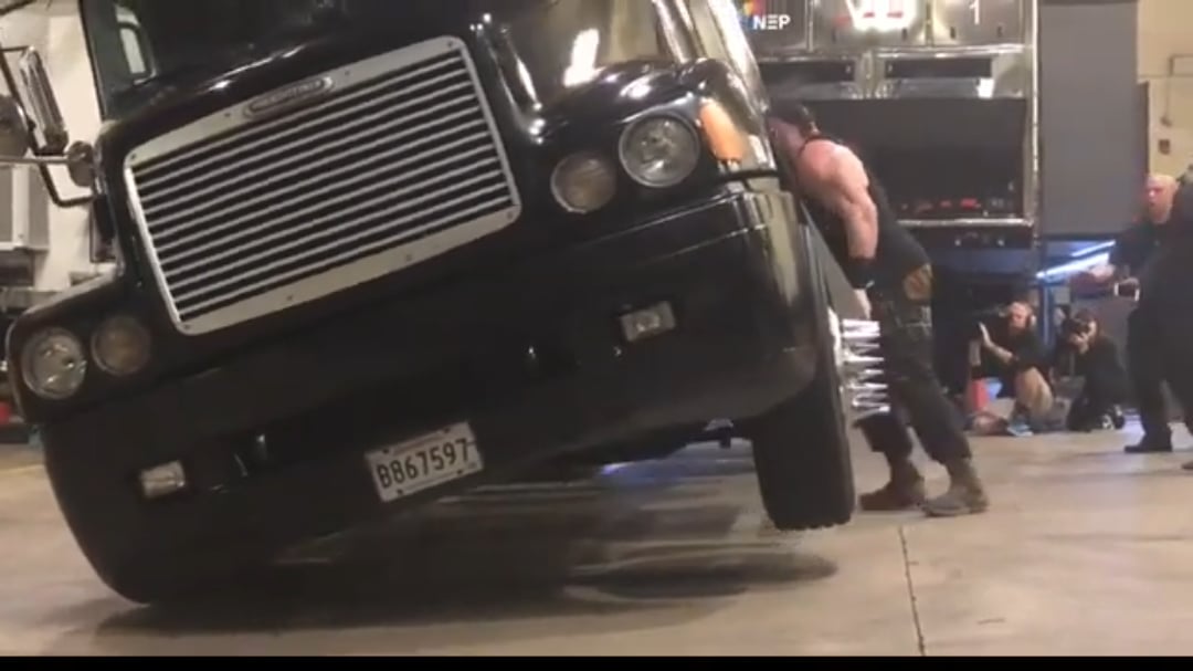 WWE Braun strowman lifts Heavy truck. 🙌