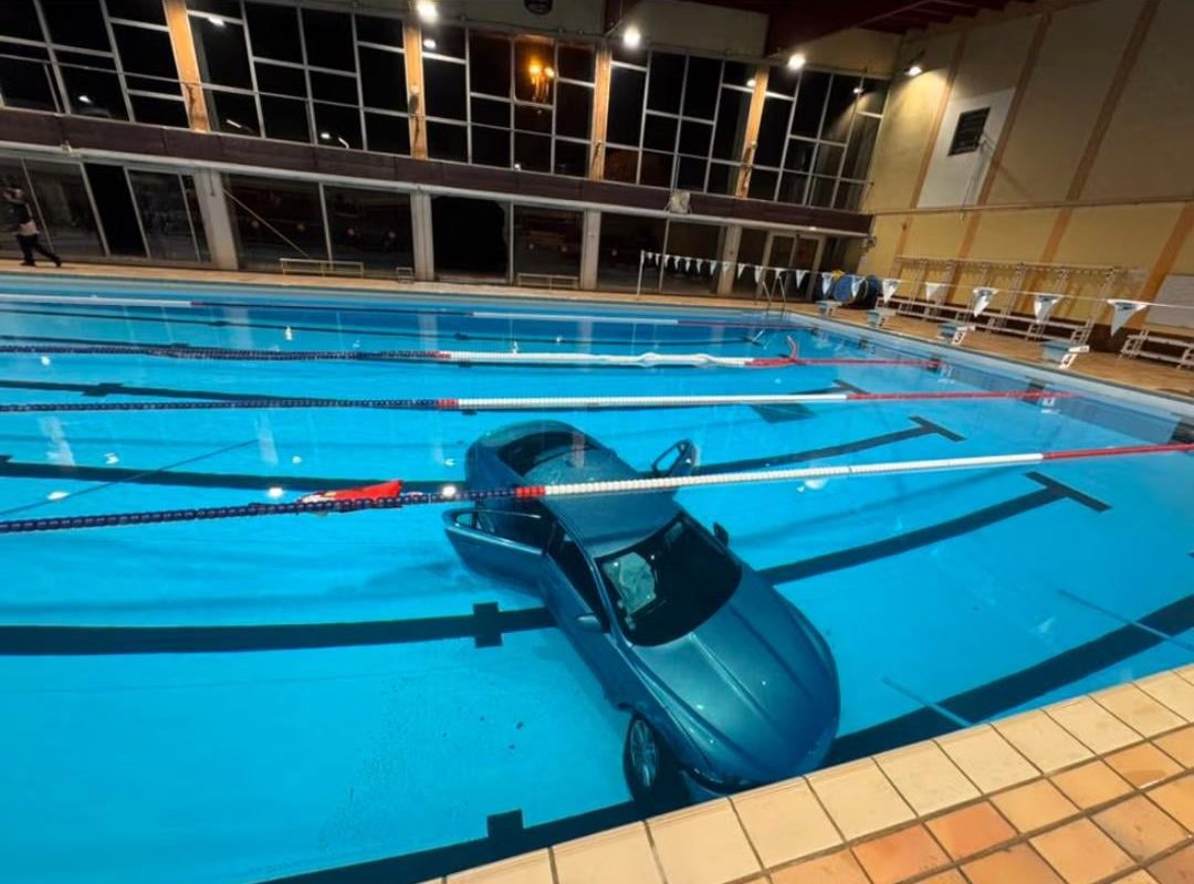 Woman in France drove a Jaguar into a swimming pool with 5-year old daughter in car