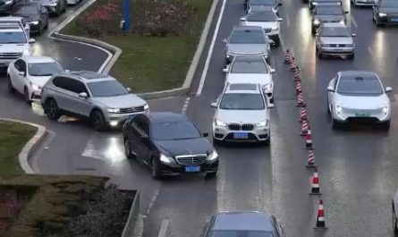 Zipper merge at normal speed