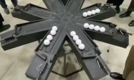 16 balls moving in perfect synchronicity