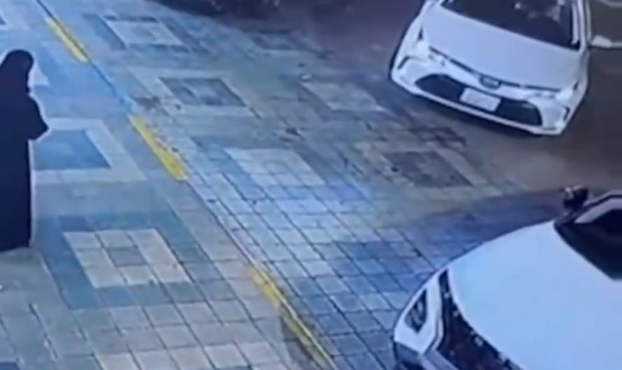 A girl in Saudi Arabia saved a family from an accident after the car owner forgot to park properly, leaving a mother and her children inside.