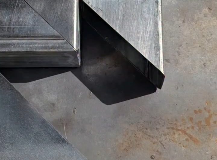 Angular joint geometry