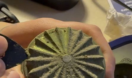 Attempting to clean my brother’s grinder (OC)