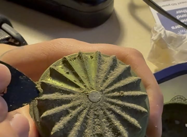 Attempting to clean my brother’s grinder (OC)