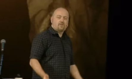 Audience all clap at once for sound effect