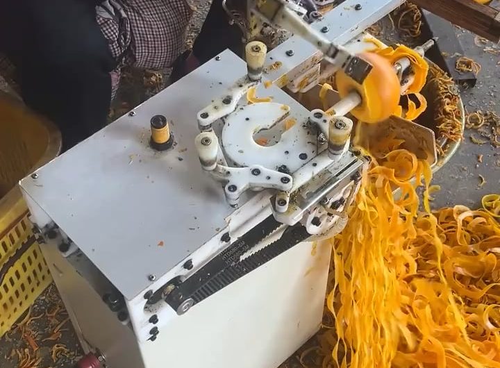 Automated peeling of citrus fruits